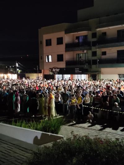 Procissão reúne milhares de fiéis em Laranjeiras do Sul e emociona comunidade na Sexta-feira Santa